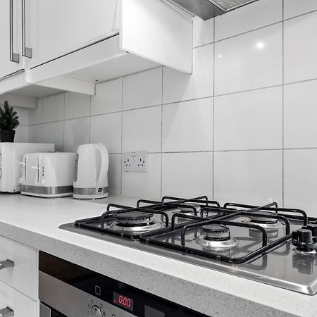 Luxury 4-Bedroom Modern Flat In Central London Steps From Station, Sleeps 9 In Style! Buitenkant foto