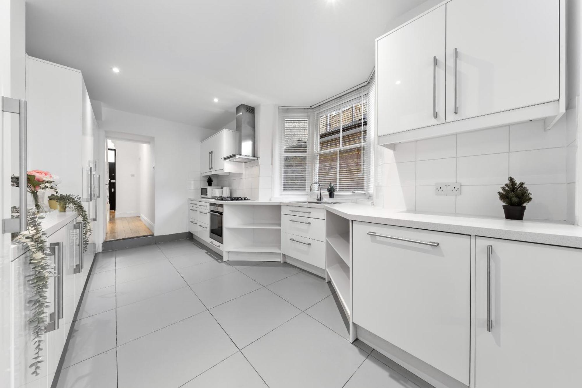 Luxury 4-Bedroom Modern Flat In Central London Steps From Station, Sleeps 9 In Style! Buitenkant foto