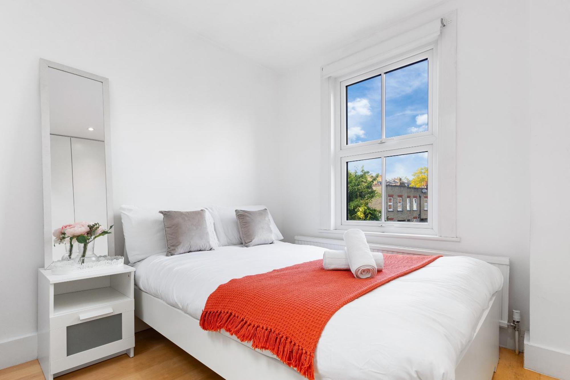 Luxury 4-Bedroom Modern Flat In Central London Steps From Station, Sleeps 9 In Style! Buitenkant foto