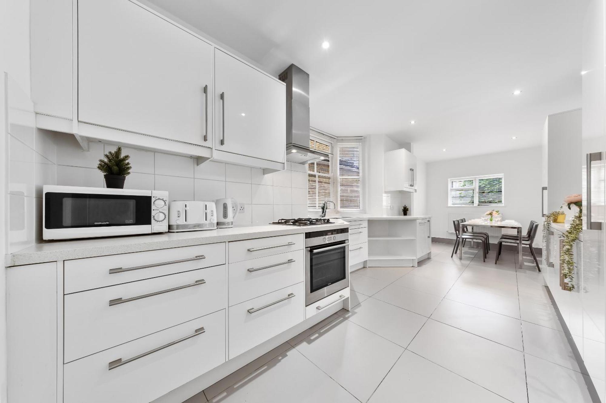 Luxury 4-Bedroom Modern Flat In Central London Steps From Station, Sleeps 9 In Style! Buitenkant foto