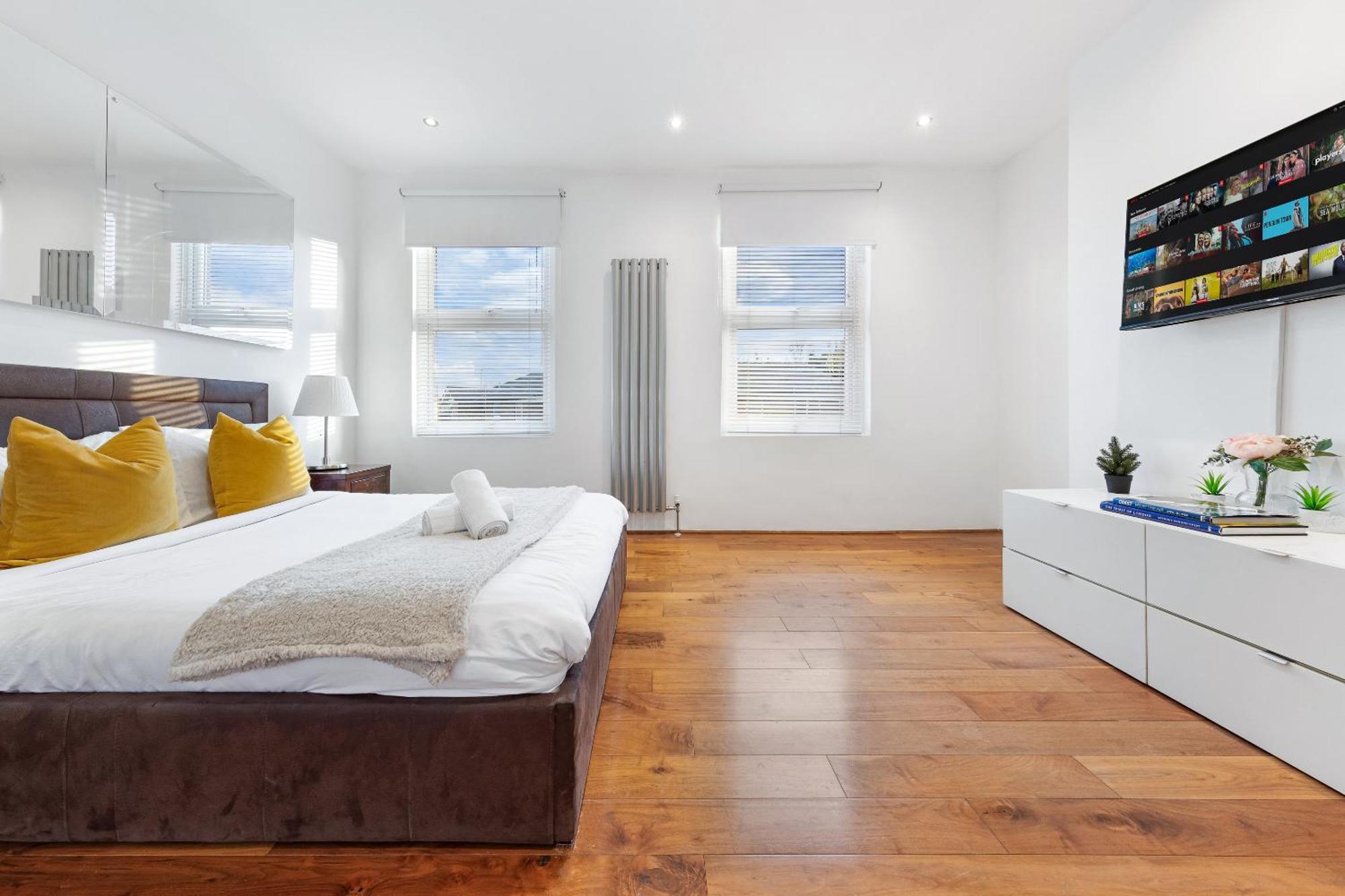 Luxury 4-Bedroom Modern Flat In Central London Steps From Station, Sleeps 9 In Style! Buitenkant foto