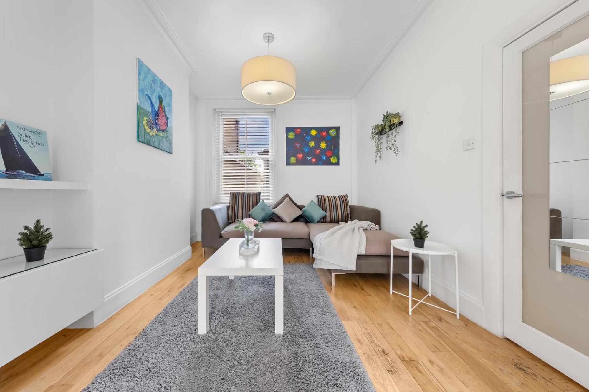 Luxury 4-Bedroom Modern Flat In Central London Steps From Station, Sleeps 9 In Style! Buitenkant foto