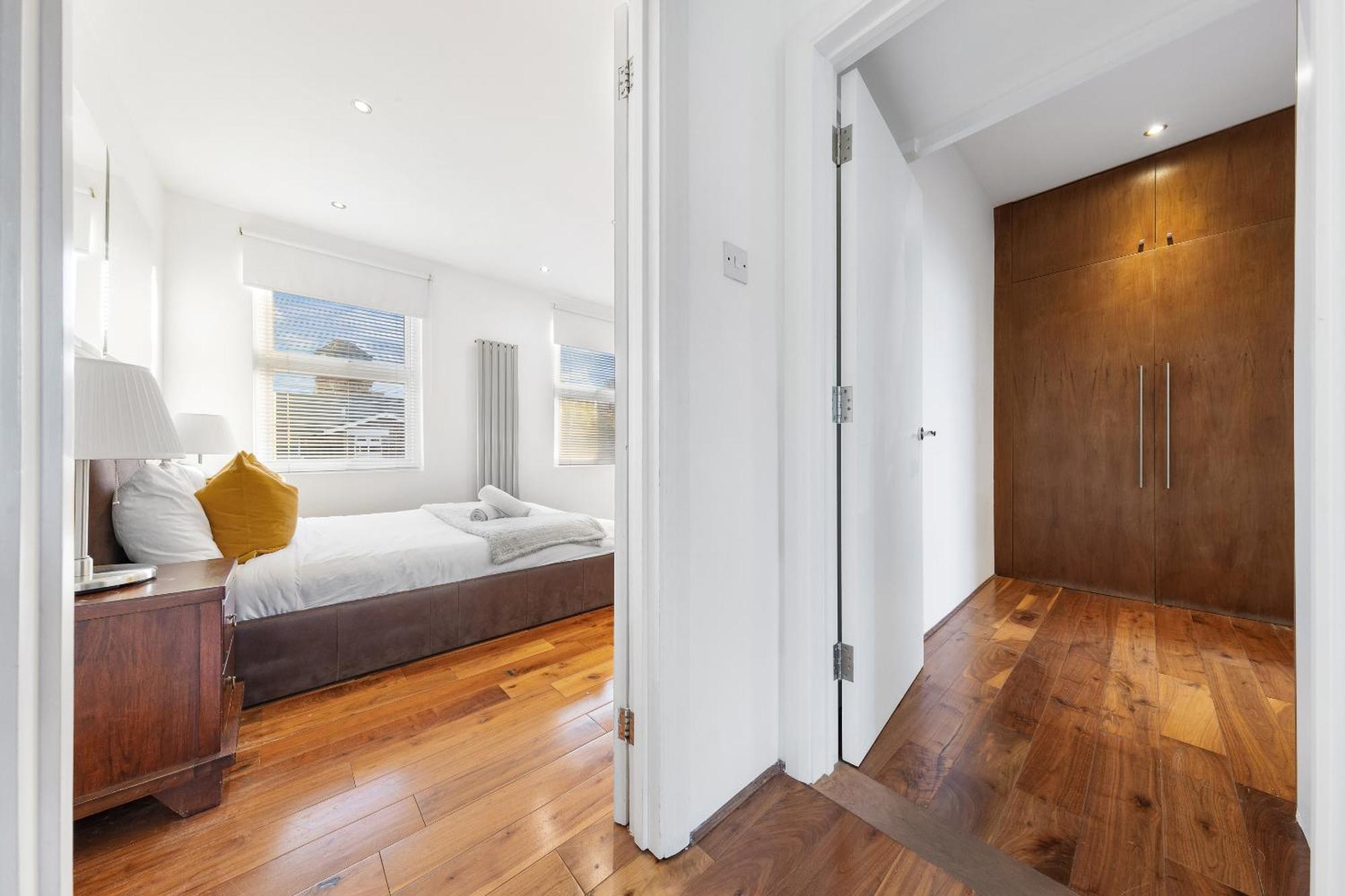 Luxury 4-Bedroom Modern Flat In Central London Steps From Station, Sleeps 9 In Style! Buitenkant foto