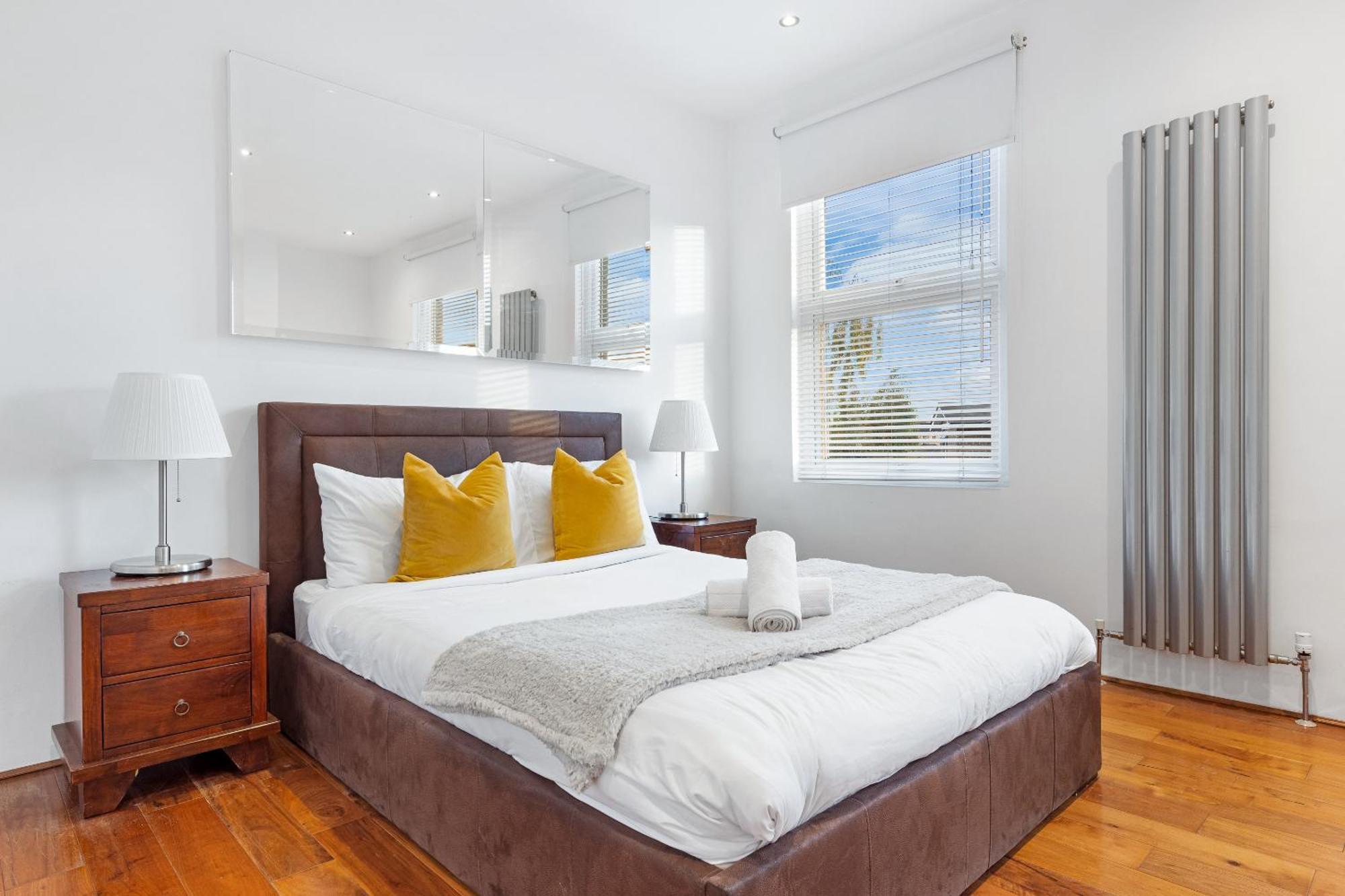 Luxury 4-Bedroom Modern Flat In Central London Steps From Station, Sleeps 9 In Style! Buitenkant foto
