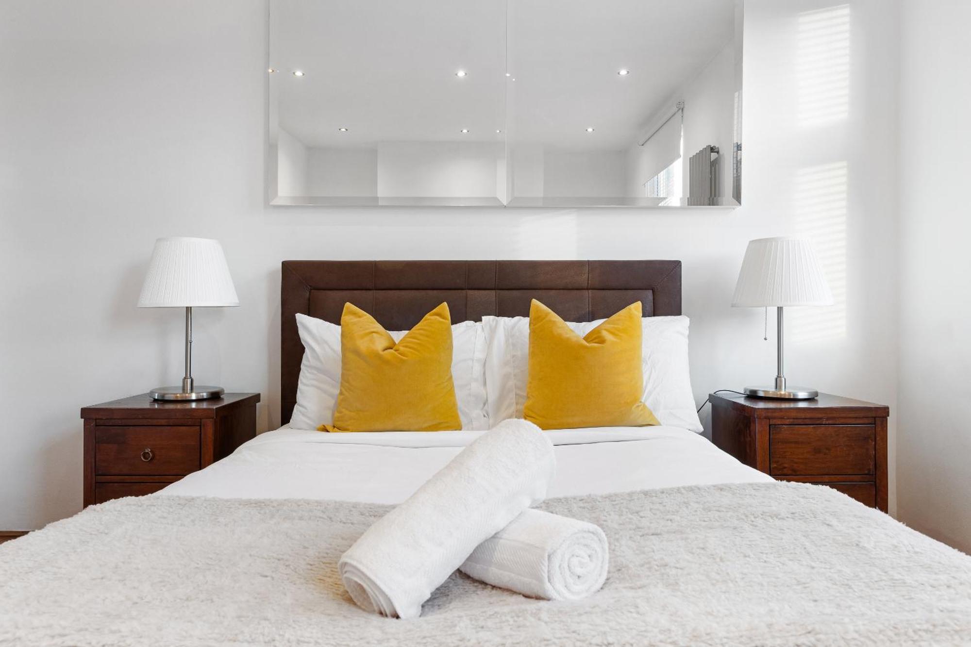 Luxury 4-Bedroom Modern Flat In Central London Steps From Station, Sleeps 9 In Style! Buitenkant foto