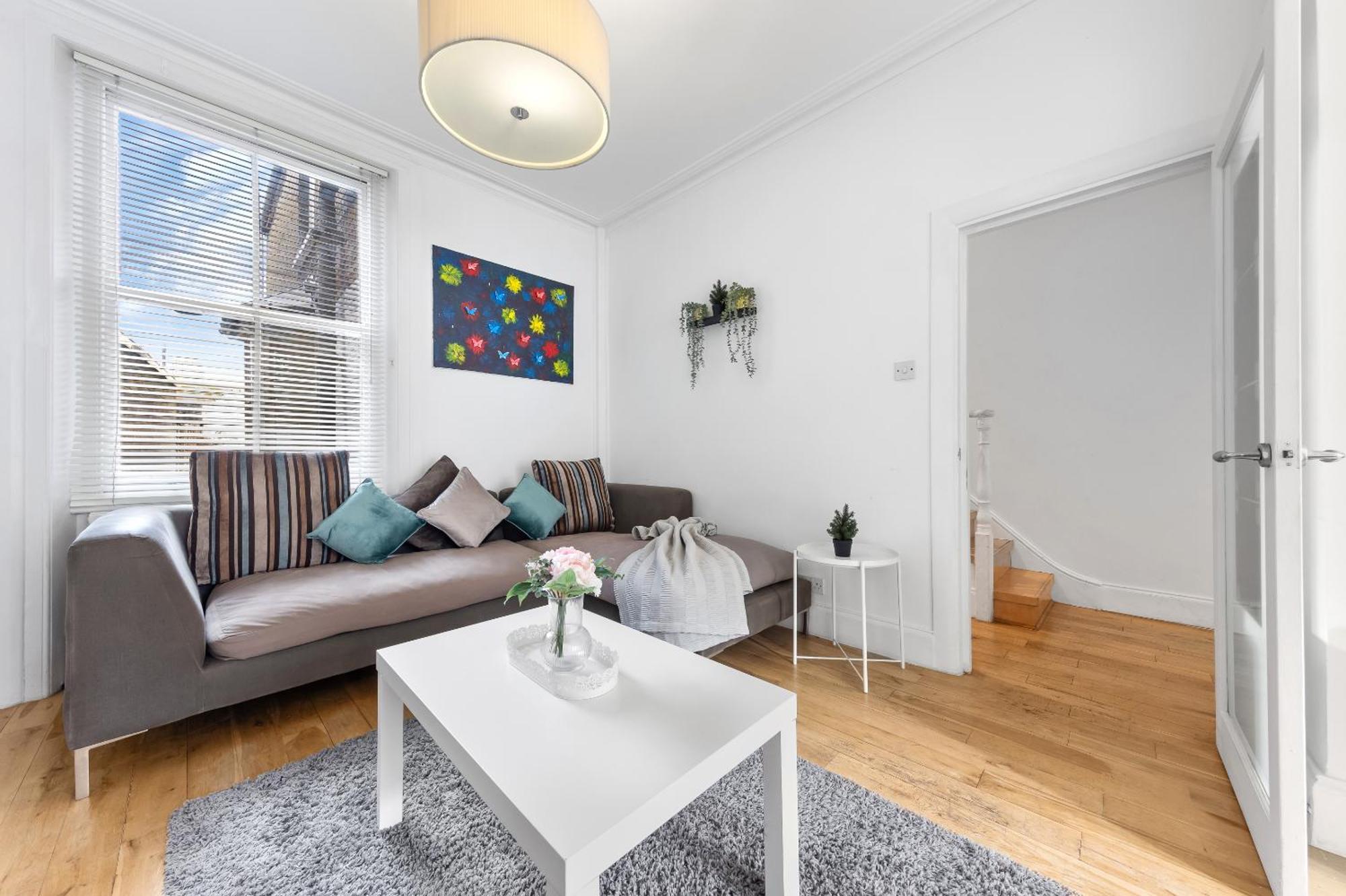 Luxury 4-Bedroom Modern Flat In Central London Steps From Station, Sleeps 9 In Style! Buitenkant foto