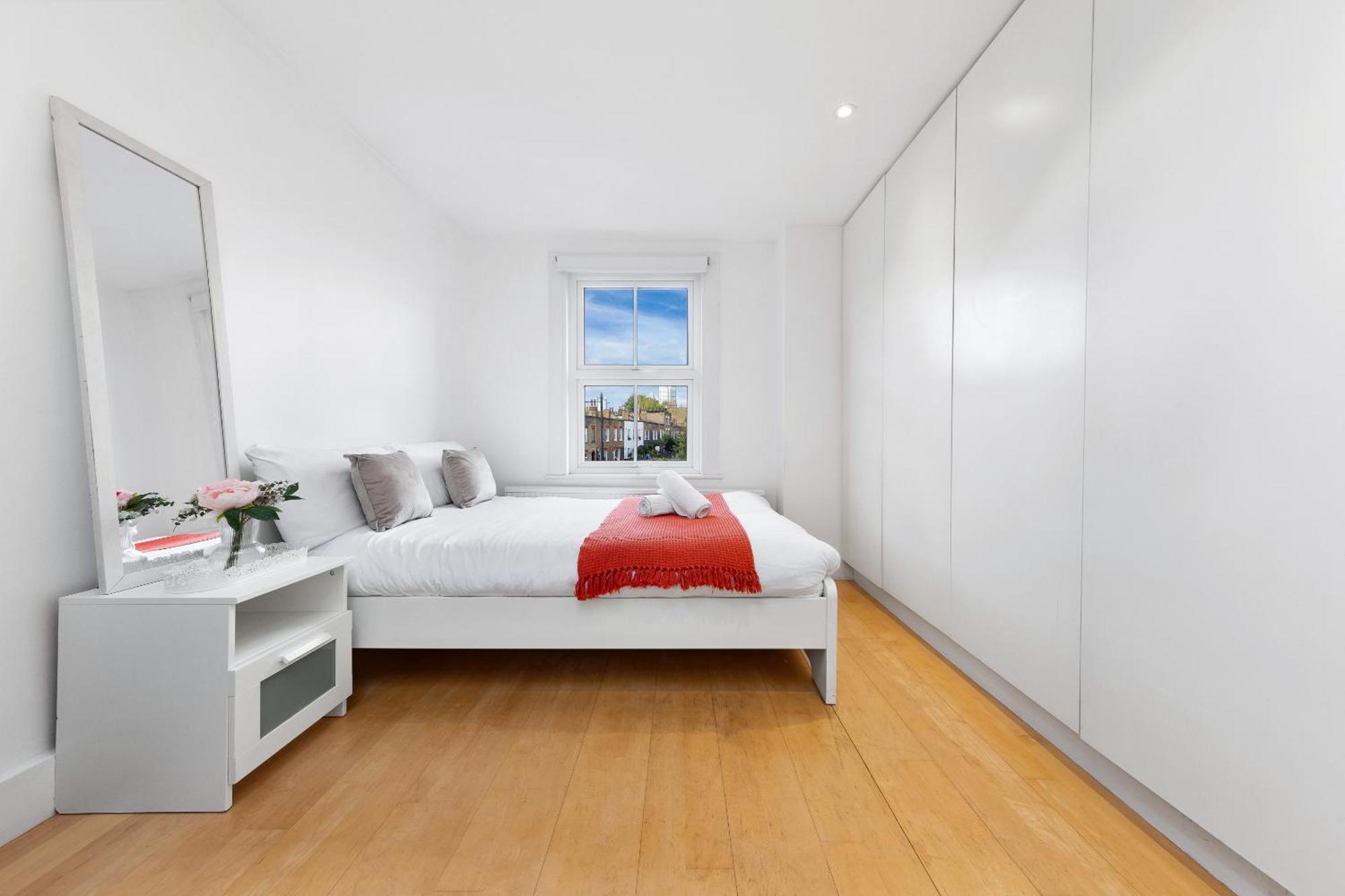 Luxury 4-Bedroom Modern Flat In Central London Steps From Station, Sleeps 9 In Style! Buitenkant foto