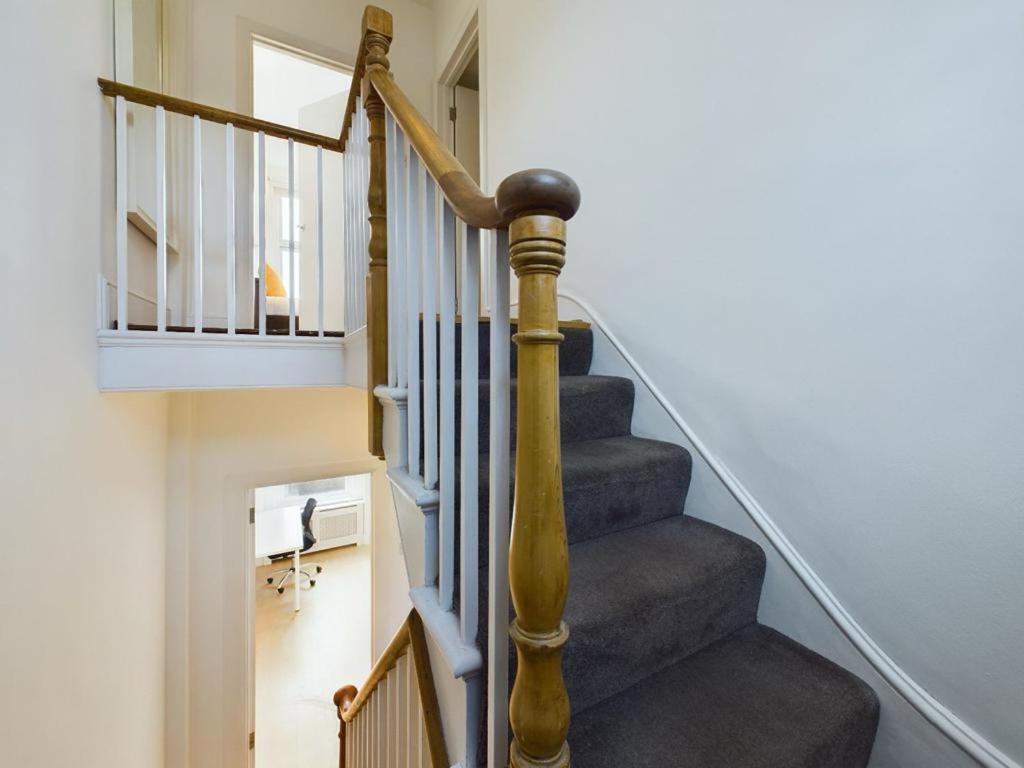 Luxury 4-Bedroom Modern Flat In Central London Steps From Station, Sleeps 9 In Style! Kamer foto