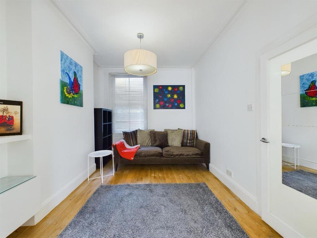 Luxury 4-Bedroom Modern Flat In Central London Steps From Station, Sleeps 9 In Style! Kamer foto