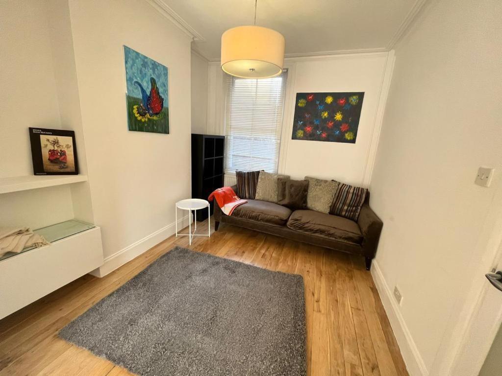 Luxury 4-Bedroom Modern Flat In Central London Steps From Station, Sleeps 9 In Style! Kamer foto