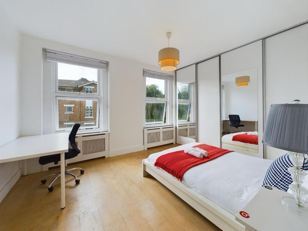 Luxury 4-Bedroom Modern Flat In Central London Steps From Station, Sleeps 9 In Style! Kamer foto