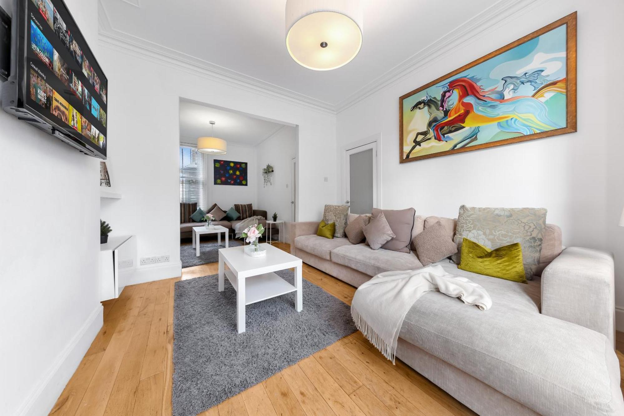 Luxury 4-Bedroom Modern Flat In Central London Steps From Station, Sleeps 9 In Style! Buitenkant foto