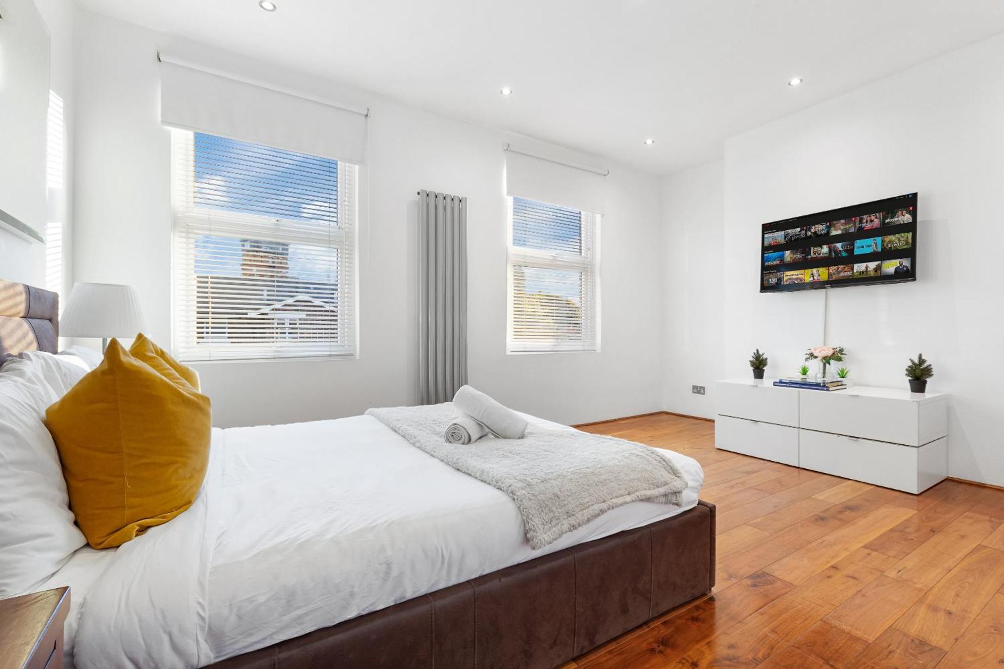 Luxury 4-Bedroom Modern Flat In Central London Steps From Station, Sleeps 9 In Style! Buitenkant foto