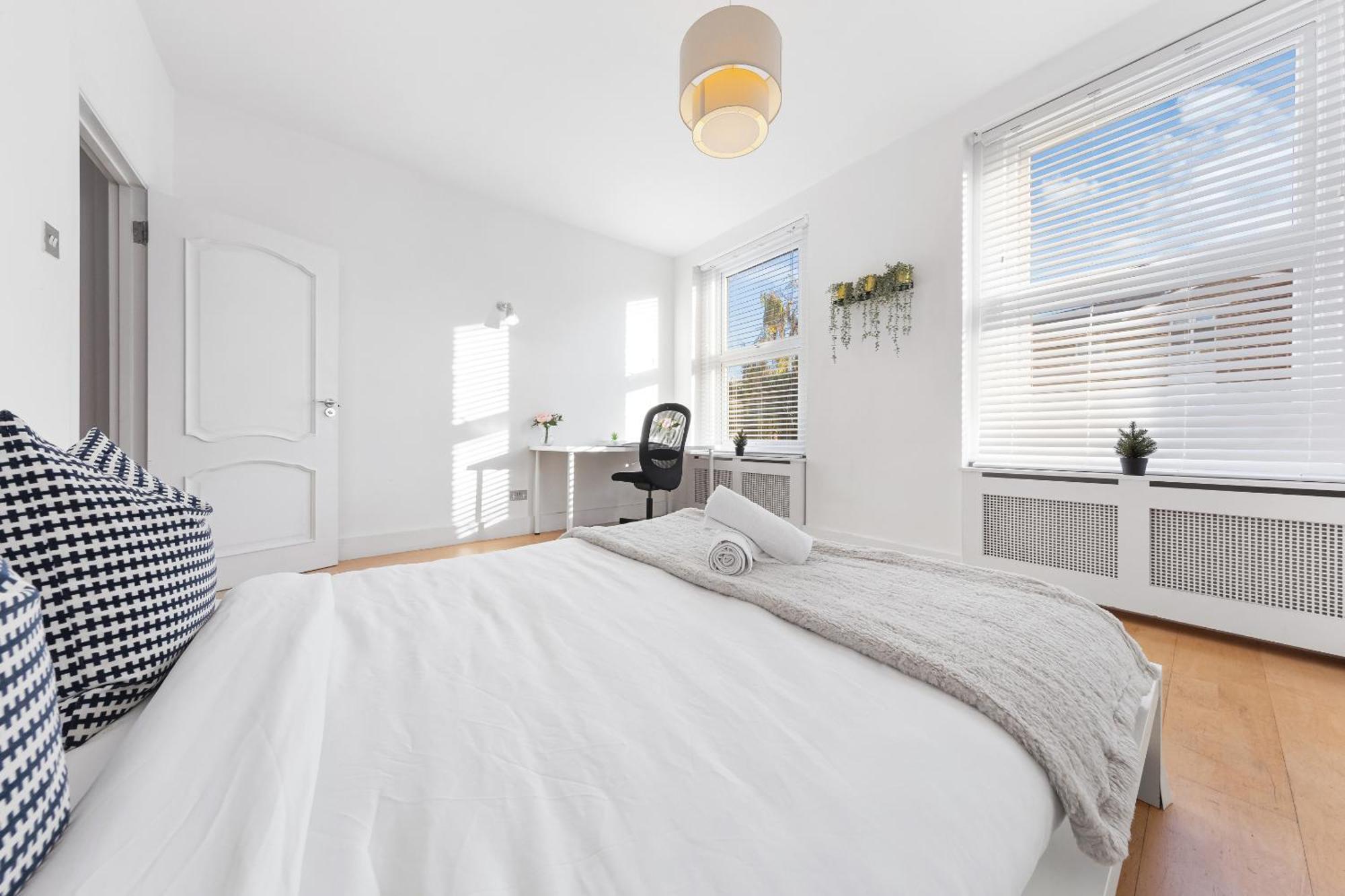 Luxury 4-Bedroom Modern Flat In Central London Steps From Station, Sleeps 9 In Style! Buitenkant foto