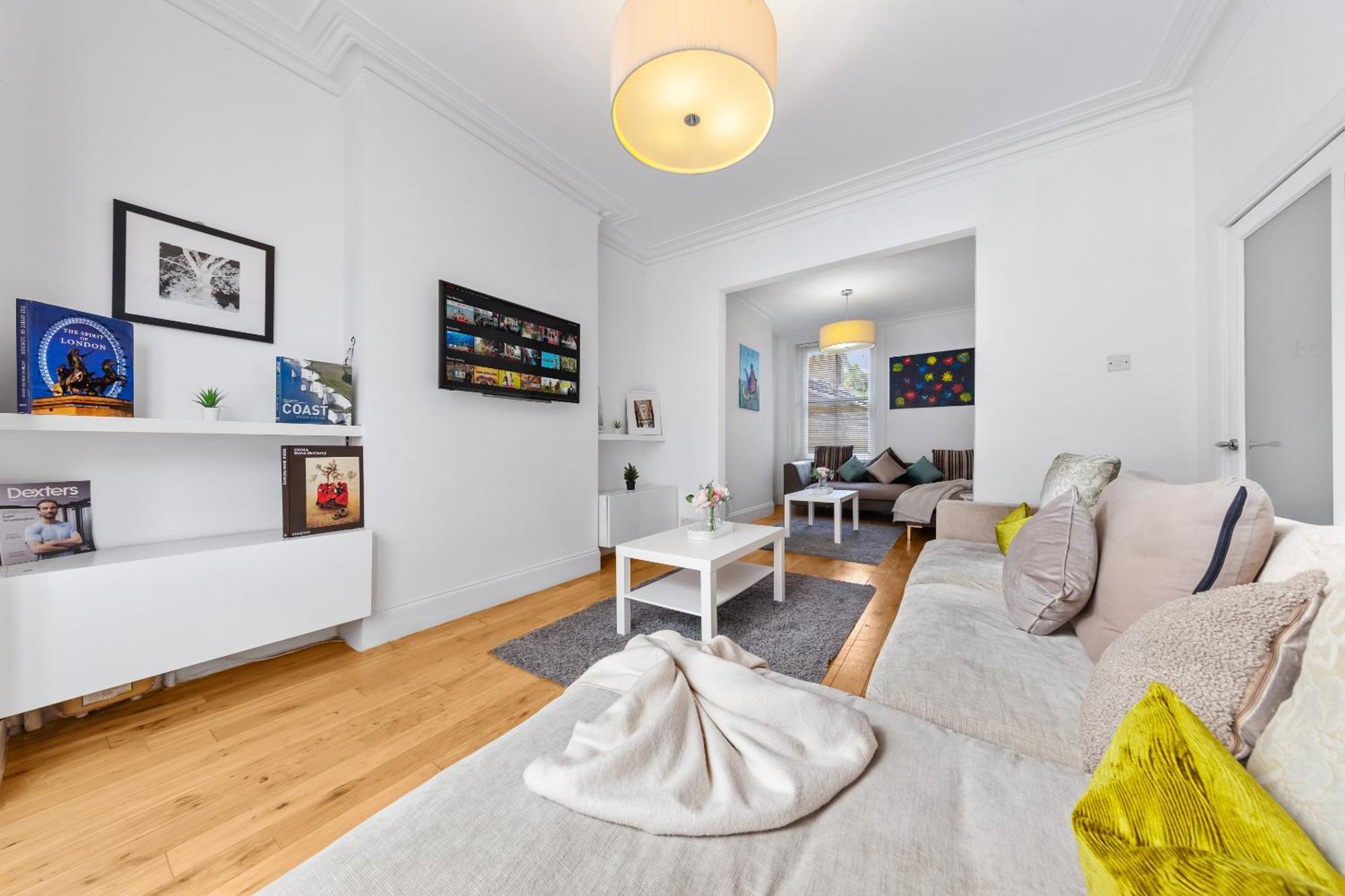 Luxury 4-Bedroom Modern Flat In Central London Steps From Station, Sleeps 9 In Style! Buitenkant foto