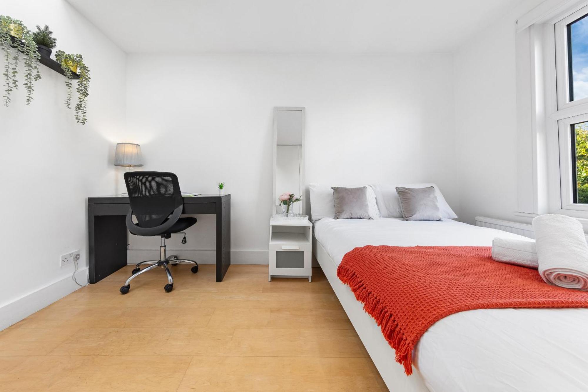 Luxury 4-Bedroom Modern Flat In Central London Steps From Station, Sleeps 9 In Style! Buitenkant foto