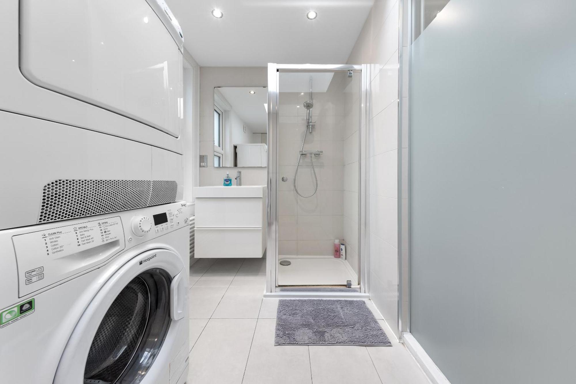 Luxury 4-Bedroom Modern Flat In Central London Steps From Station, Sleeps 9 In Style! Buitenkant foto