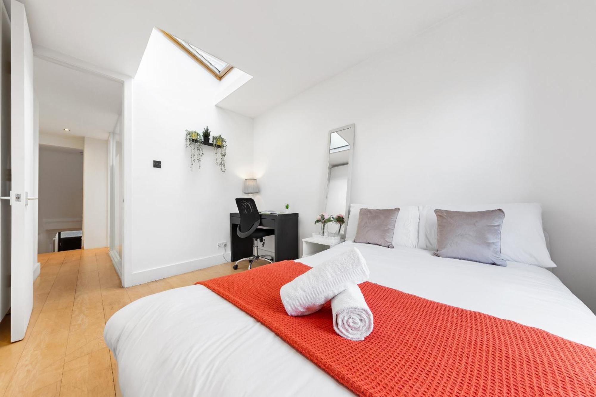 Luxury 4-Bedroom Modern Flat In Central London Steps From Station, Sleeps 9 In Style! Buitenkant foto