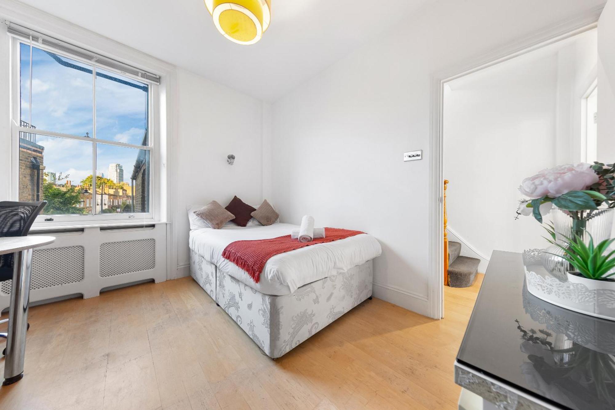 Luxury 4-Bedroom Modern Flat In Central London Steps From Station, Sleeps 9 In Style! Buitenkant foto