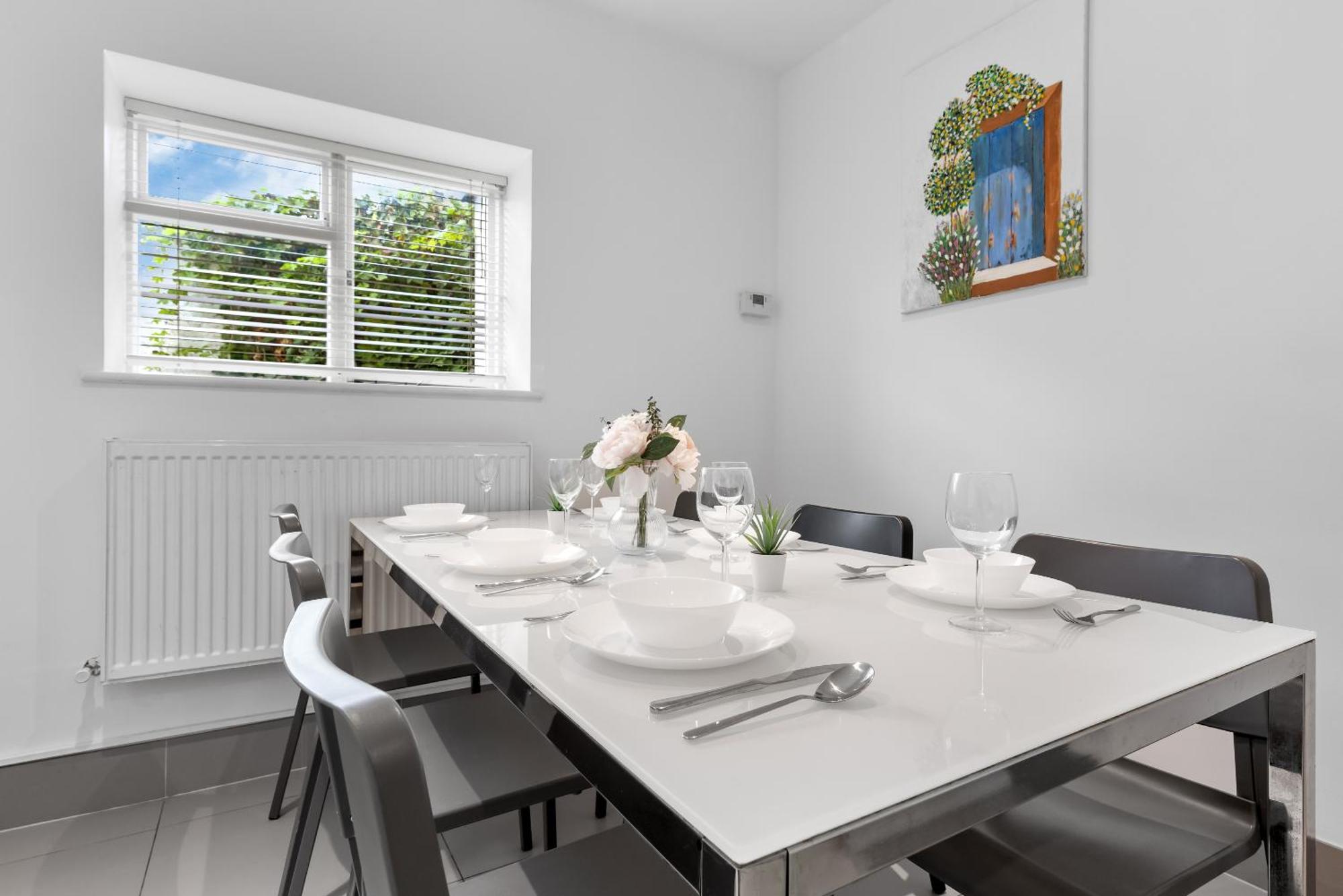 Luxury 4-Bedroom Modern Flat In Central London Steps From Station, Sleeps 9 In Style! Buitenkant foto