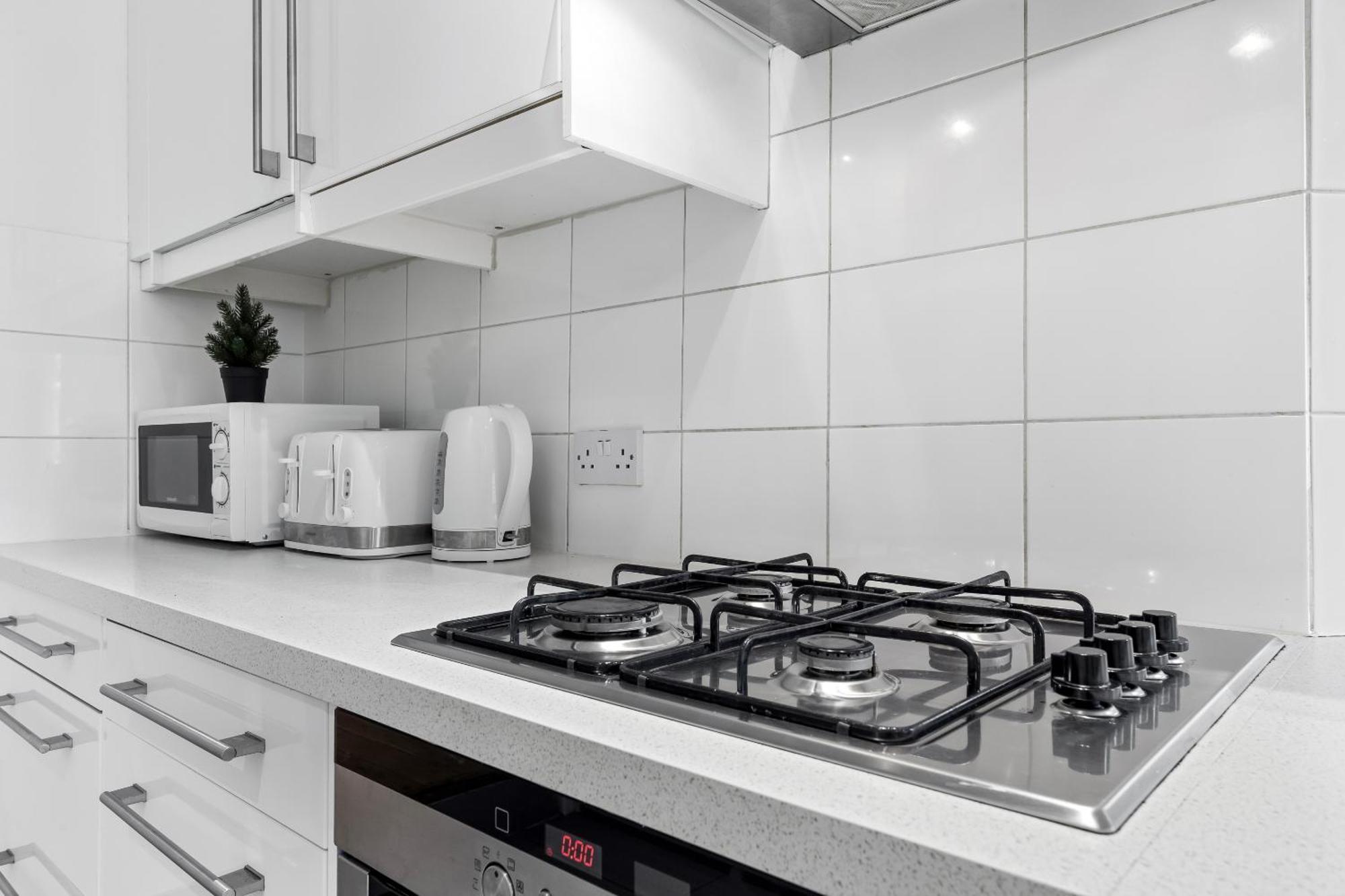 Luxury 4-Bedroom Modern Flat In Central London Steps From Station, Sleeps 9 In Style! Buitenkant foto